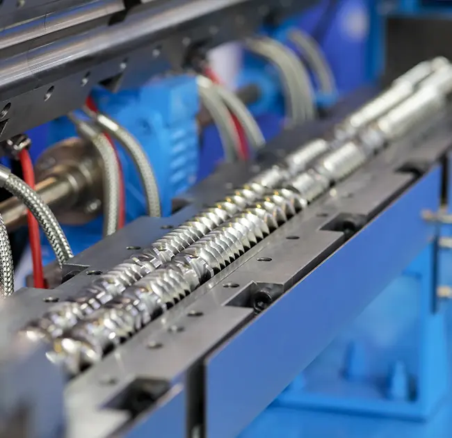 La laborprocezo kaj operaciaj antaŭzorgoj de la ĝemelŝraŭba ŝaŭma granulatoro